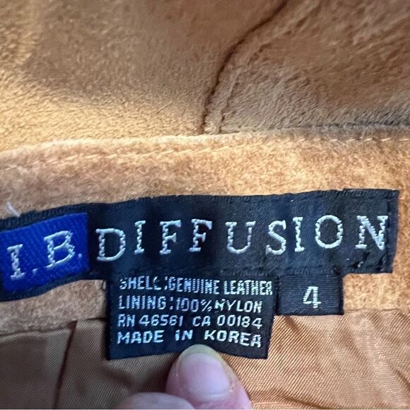 Tan Suede Skirt by I. B. Diffusion w/ Slit in the Back. Size 4. Great Condition - Picture 7 of 9